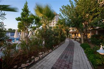 Lake & River Side Hotel & Spa