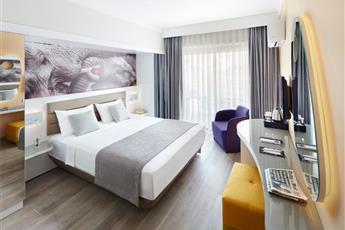 Lalila Blue Suites