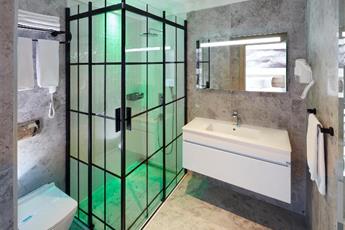 Lalila Blue Suites