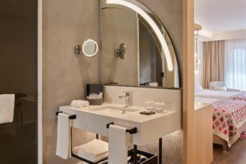 Lara Barut Collection