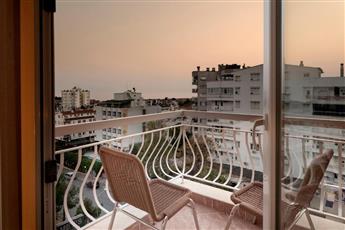 Lara Dinc Hotel