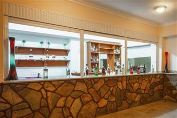 Larissa Inn Hotel 4*