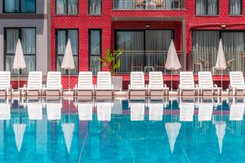 Laristone Suite Spa Hotel