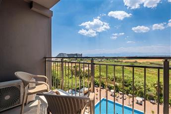 Laristone Suite Spa Hotel
