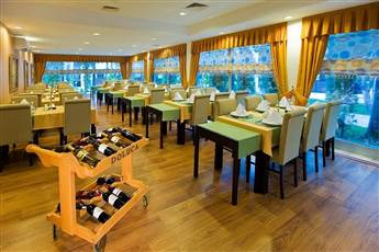 Latanya Park Resort 4*