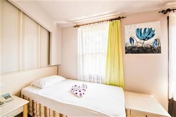 Leda Beach Hotel