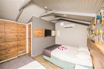 Leda Beach Hotel