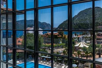 L'Etoile Beach Hotel