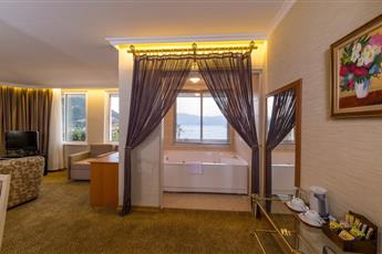 L'Etoile Beach Hotel