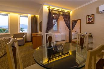 L'Etoile Beach Hotel