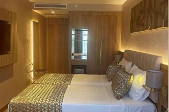 Lions Royal Hotel 4*