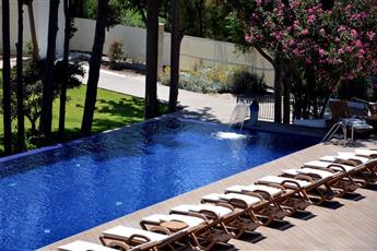 Liv Hotel by Bellazure 4*