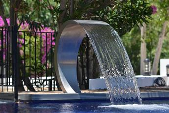 Liv Hotel by Bellazure 4*