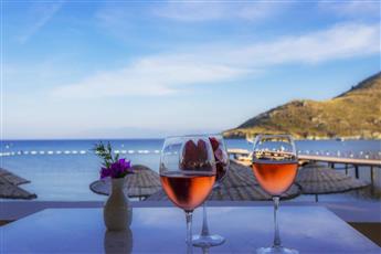 Liv Hotel by Bellazure 4*