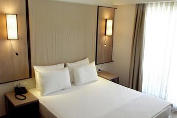 Liv Hotel by Bellazure 4*