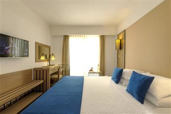 Liv Hotel by Bellazure 4*