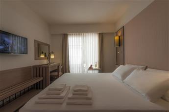 Liv Hotel by Bellazure 4*