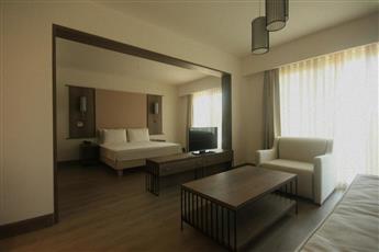 Liv Hotel by Bellazure 4*