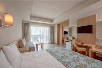LOceanica Beach Resort Hotel