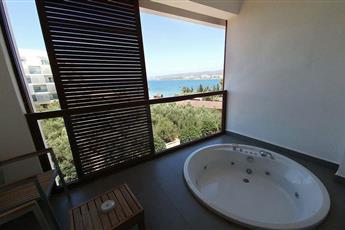 Lonicera West Hotel 4*