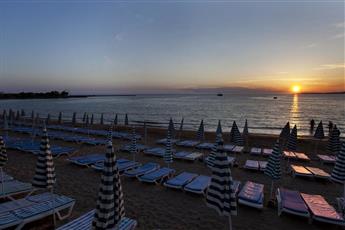 Lonicera World Hotel