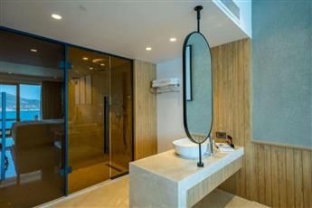 Lures Hotel - Adults Only 16+
