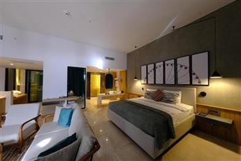Lures Hotel - Adults Only 16+