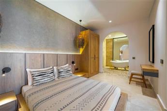 Lures Hotel - Adults Only 16+