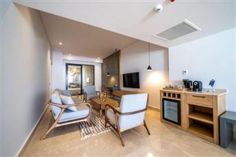 Lures Hotel - Adults Only 16+