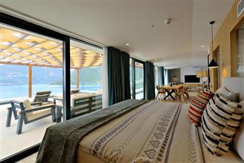 Lures Hotel - Adults Only 16+