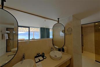 Lures Hotel - Adults Only 16+