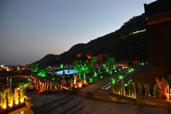 Manaspark Deluxe Hotel 4*