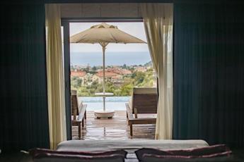 Manaspark Deluxe Hotel 4*