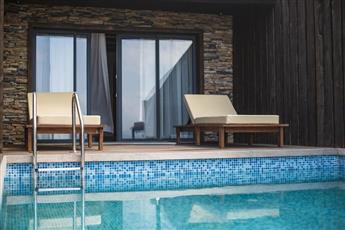 Manaspark Deluxe Hotel 4*