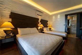 Manaspark Deluxe Hotel