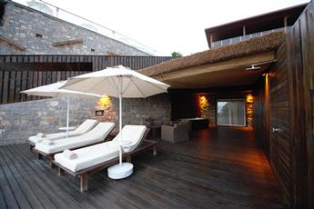 Manaspark Deluxe Hotel