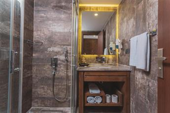 Manaspark Deluxe Hotel