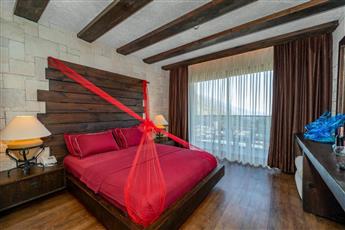 Manaspark Deluxe Hotel
