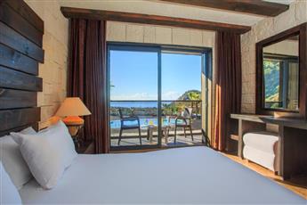 Manaspark Deluxe Hotel