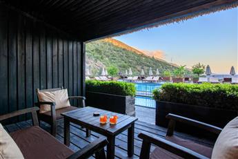 Manaspark Deluxe Hotel