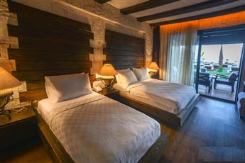 Manaspark Deluxe Hotel