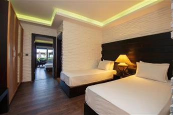 Manaspark Deluxe Hotel