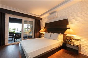 Manaspark Deluxe Hotel