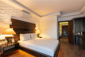 Manaspark Deluxe Hotel