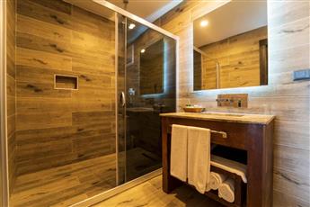 Manaspark Deluxe Hotel