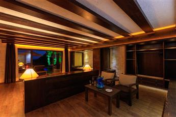 Manaspark Deluxe Hotel