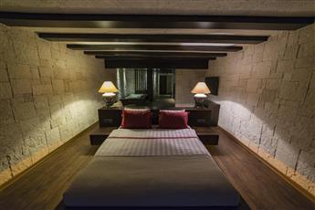 Manaspark Deluxe Hotel