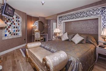 Mardan Palace