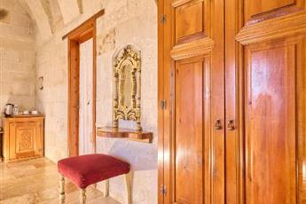 Mithra Cave Hotel