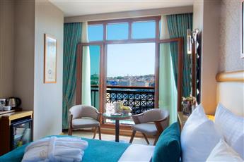 Momento Golden Horn Hotel